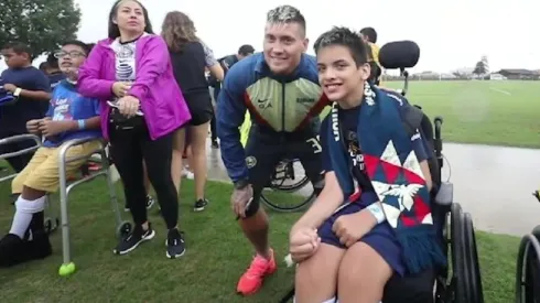 Nicolás Castillo fue uno de los jugadores que convivió con los niños presentes.