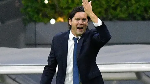 Santiago Solari le habría bajado el pulgar a un foráneo.