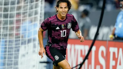 Diego Lainez podría tener la segunda transferencia de su carrera.