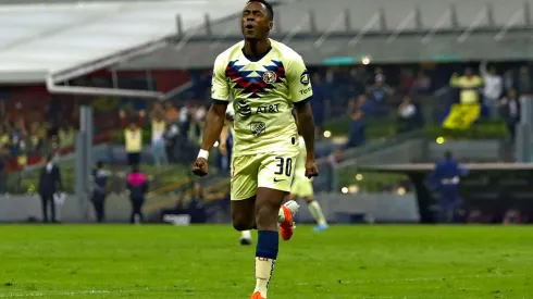 Renato Ibarra podría salir de América al no haber espacio para él.