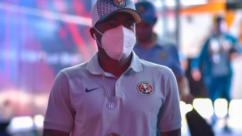 Renato Ibarra junto al resto del plantel en la visita al Estadio Jalisco para el América vs. Atlas.