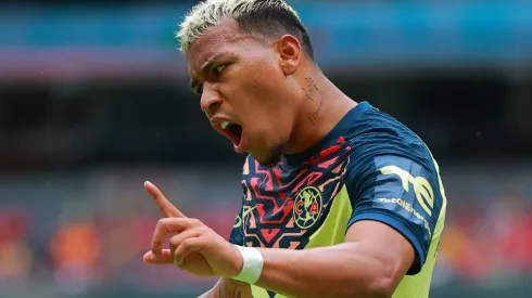 Roger Martínez trolló a Chivas en la previa al Clásico Nacional.