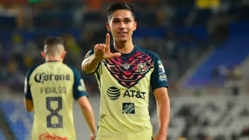 Salvador Reyes en el festejo de su gol frente a Pachuca.