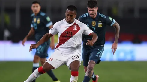 Aquino tuvo una labor destacada en el medio campo de Perú.