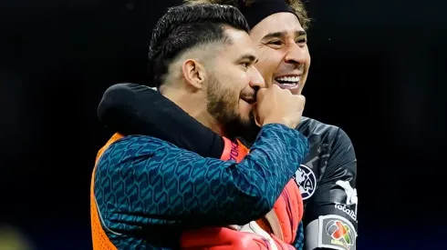 Guillermo Ochoa y Henry Martín, los que más recaudaron con sus playeras.