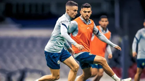 Fidalgo y Henry Martín trabajaron fuerte para buscar un lugar en el once.