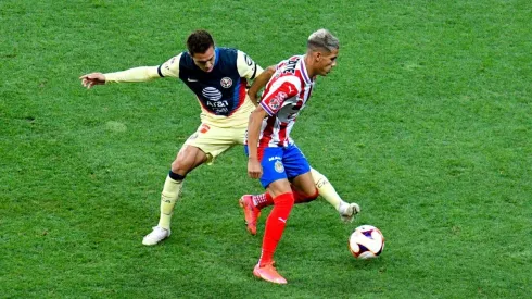 Córdova y Antuna están por hacer un polémico cambio de clubes.