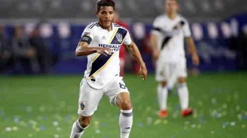 Jona dos Santos tiene argumentos para jugar como mexicano.