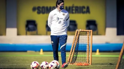 Solari alista al América.