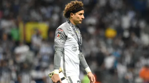 Guillermo Ochoa fue señalado por falta de liderazgo.