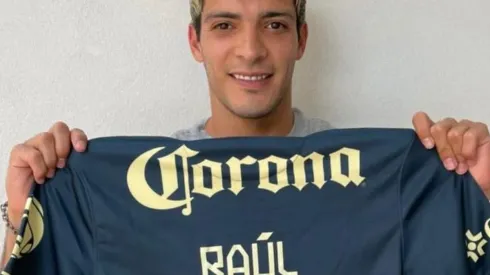 América celebró junto a Raúl Jiménez.