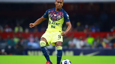 Pedro Aquino se hizo presente en el Estadio Azteca.