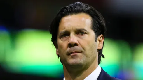 Solari tambalea en América.