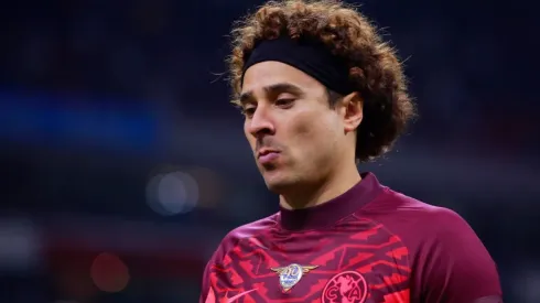 Guillermo Ochoa pensativo previo a un América vs Pumas