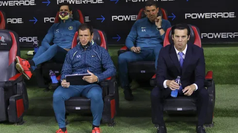 El cuerpo técnico de Solari en su último partido con el Club América