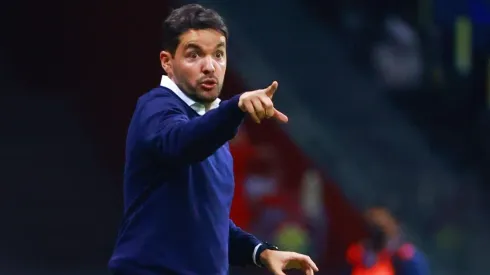 Larcamón recién podría dirigir a América en el próximo campeonato.