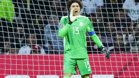 Guillermo Ochoa, otra vez titular en la Selección de México.