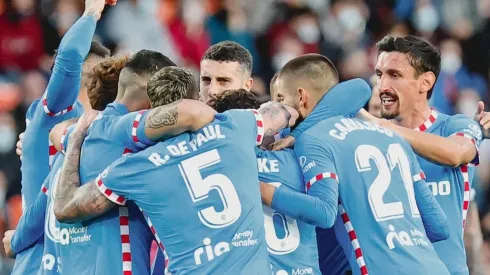 Un ex América podría vestir los colores del Atlético de Madrid.