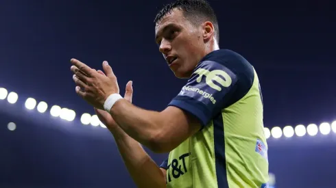 Federcio Viñas se acercó a la afición.