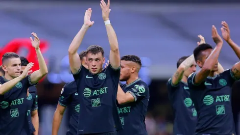 América, en la parte alta.