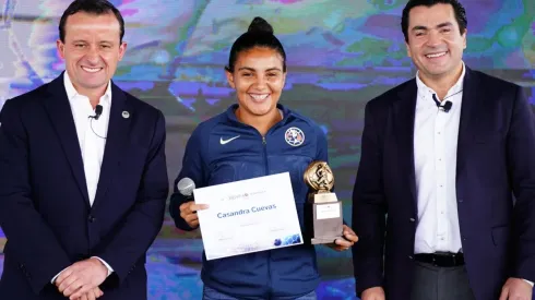 Casandra Cuevas en el momento del reconocimiento.