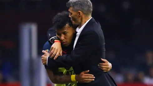 Roger Martínez celebró el cierre de la fase regular del América.