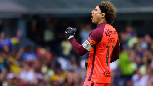 Ochoa ha sabido jugar también fuera de la cancha