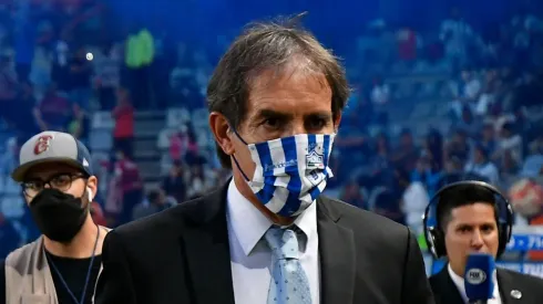 Almada castiga a los indisciplinados.