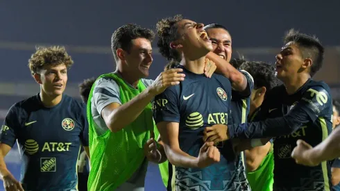 Paolo Ríos celebró con todo el segundo gol.