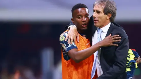 Otero sufre su estadía en América.