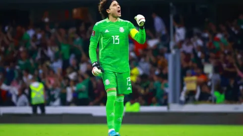 Guillermo Ochoa volvió a ser factor con México.