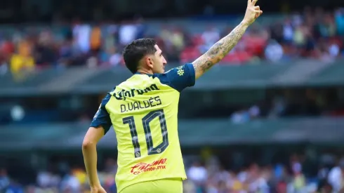 Diego Valdés se entiendo a la perfección con dos de sus compañeros.