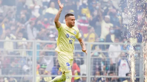 Jonathan Rodríguez se emocionó con el recibimiento de la gente.