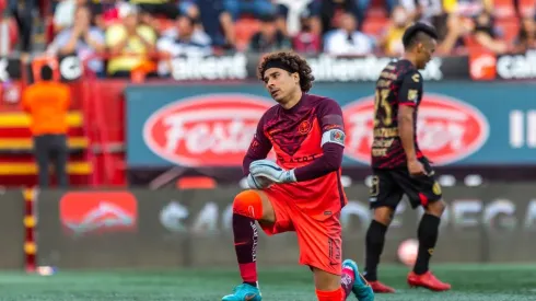 Memo Ochoa mostró una faceta que casi no le vemos en América.