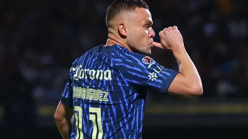 Jonathan Rodríguez, uno de los autores de los goles que marcó el América en el Clásico Capitalino.