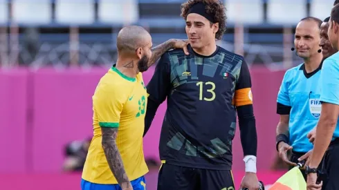 Guillermo Ochoa sigue arriba en el historial vs. Dani Alves.