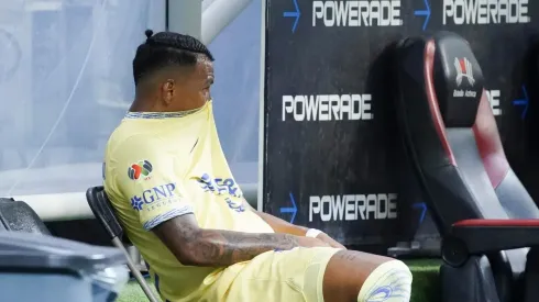 Roger Martínez no saldrá de América en este receso.