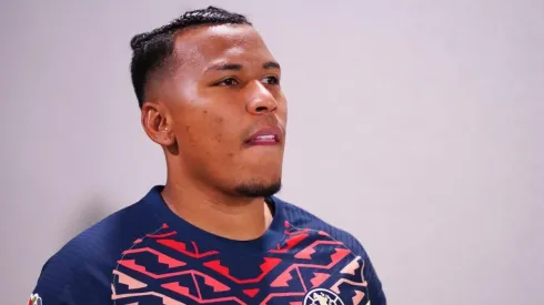 Roger Martínez se acerca a la salida en cada mercado de pases.