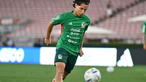 Diego Lainez se presentó en la práctica de la Selección de México.