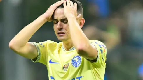 El América no cuenta con jugadores en una zona del campo.