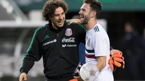 Guillermo Ochoa igualará una marca europea de Miguel Layún.