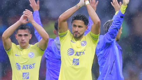 Un futbolista empezó a deshacerse de sus cosas.