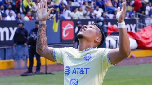 Roger Martínez volvió a generar problemas en América.