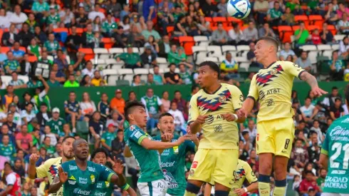 Mateus Uribe y Roger Martínez tuvieron una pequeña conversación en redes.