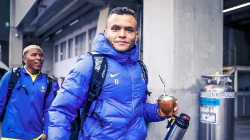 América llegó al Estadio Nemesio Diez de una manera particular.