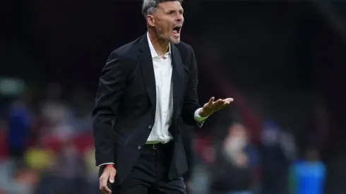 Fernando Ortíz tuvo que calmar a la afición.