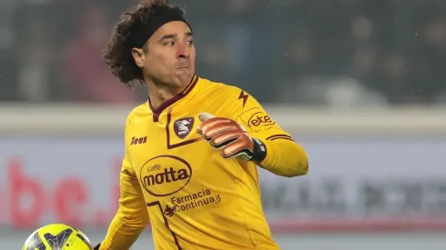 Guillermo Ochoa logró su primera alegría en su regreso a Europa.