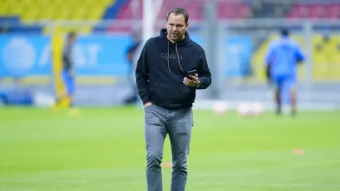 Baños platicó con los capitanes del equipo.