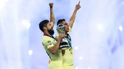 Luego de sus éxitos como jugador, se ha recibido de director técnico.