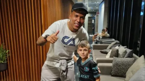 Roger Martínez cumplió el sueño del pequeño Pedro Ponce.